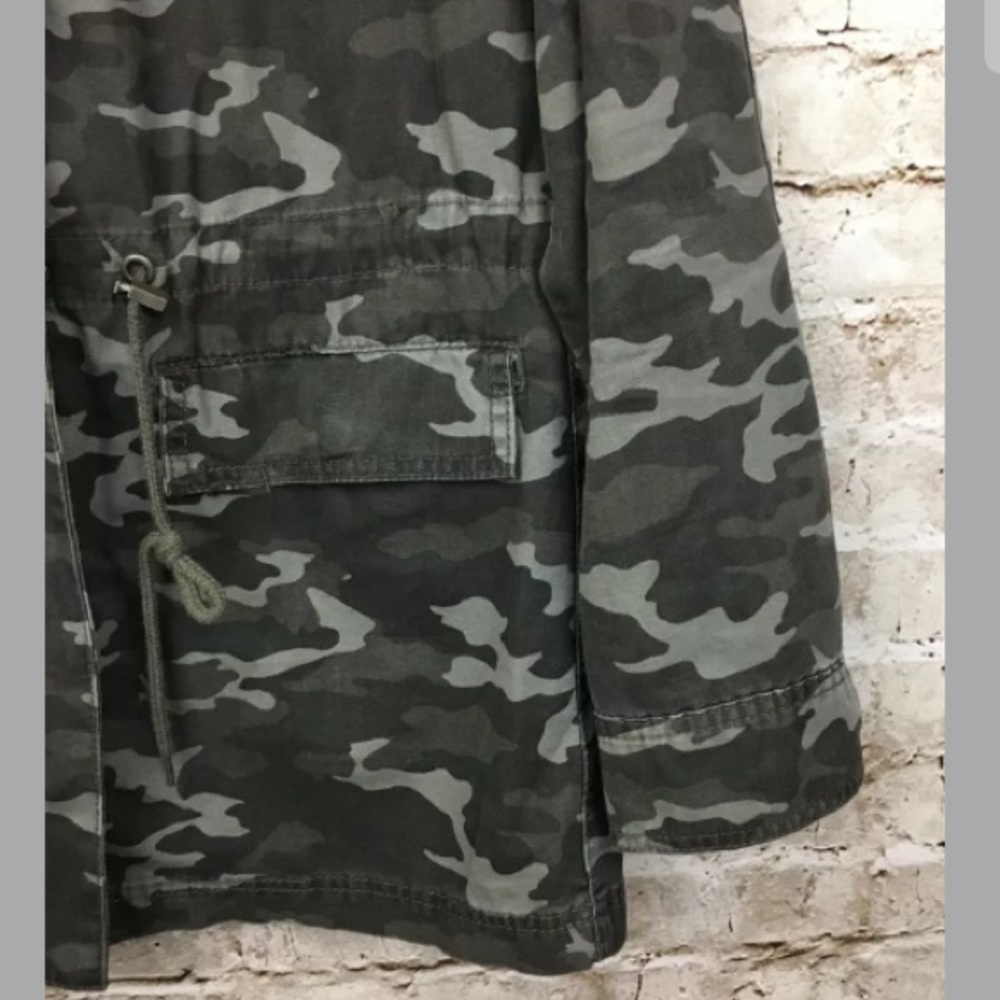 Universal Threads Camo Anorak Utility Jacket - image 3